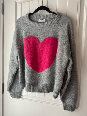 Old Navy Gray Crewneck Sweater with Bright Pink Heart XL TALL